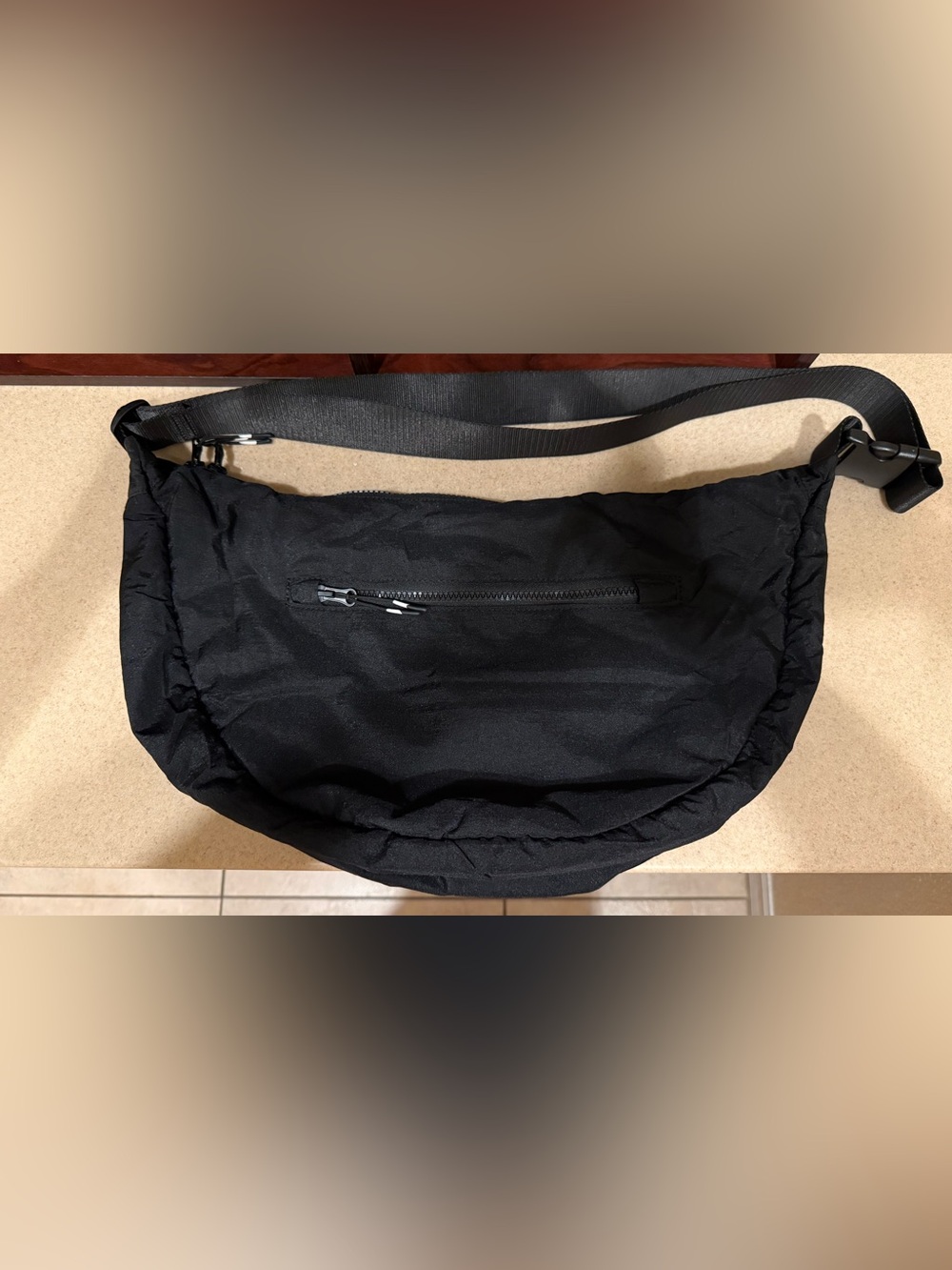 Fabletics The Large Sling Bag Crinkle Black Nylon Crossbody Shoulder Bag 16.5L - Picture 7 of 10